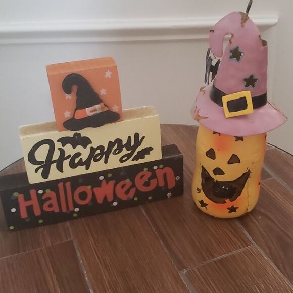 Halloween Decor Sign and Pumpkin Lantern - Picture 1 of 4